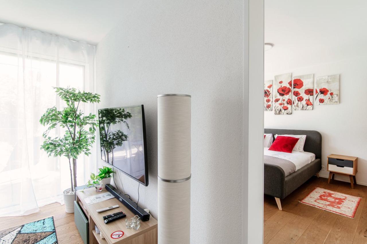 Linda Terrace By Quokka 360 - Modern One-Bedroom Flat With Sun Terrace โลการ์โน ภายนอก รูปภาพ